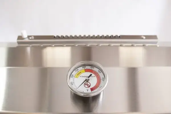 Wilmington Classic Grill temp gauge view